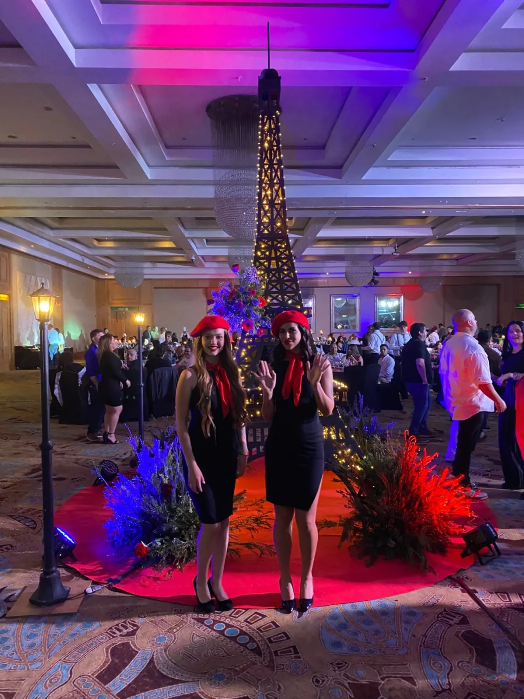 Torre Eiffel boinas francesas Casino Monticello